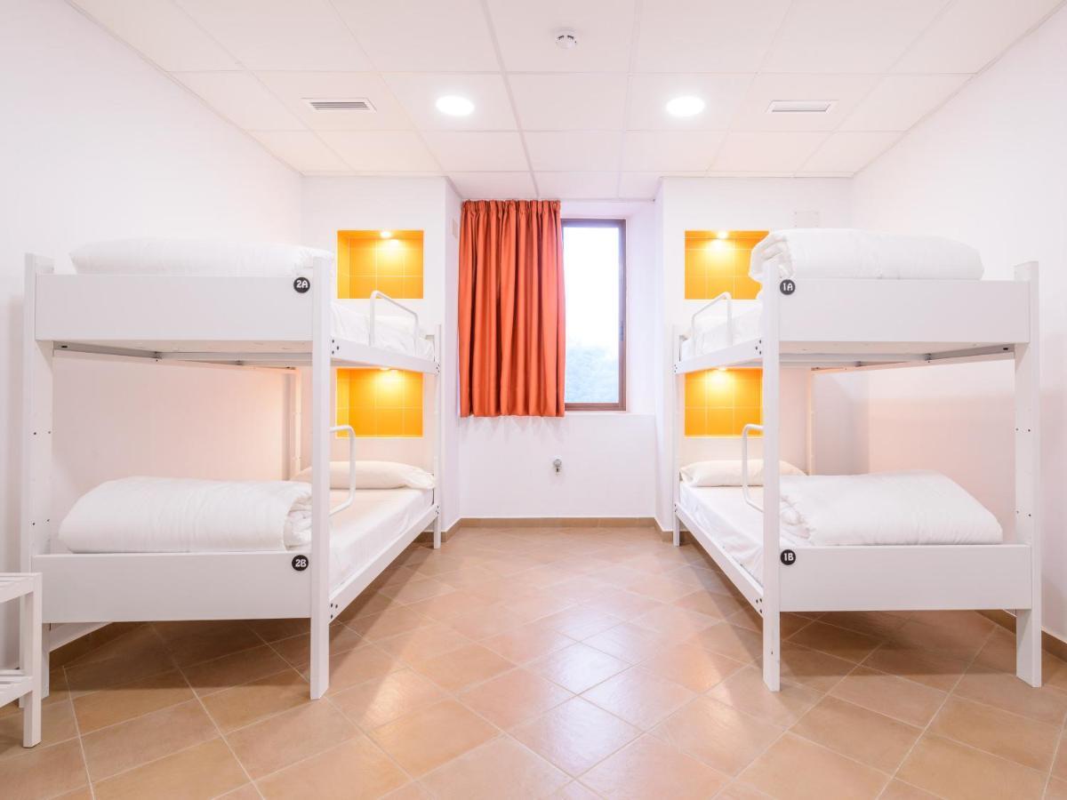 Hostal Benarrabá Hostel