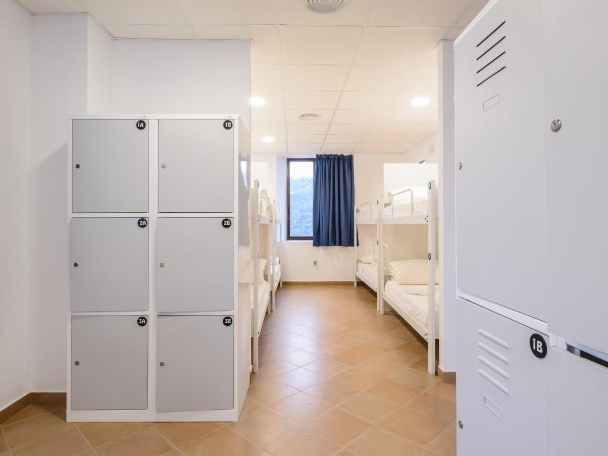 Hostal Benarrabá Hostel *